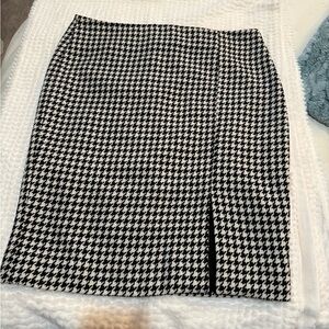 White House Black Market Houndstooth Black and Cream Skirt Size 10